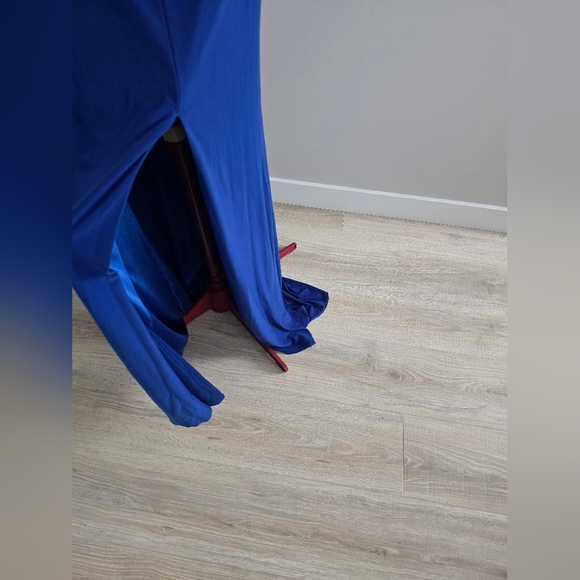 Evening gown size 4- New with tags - Picture 10 of 10